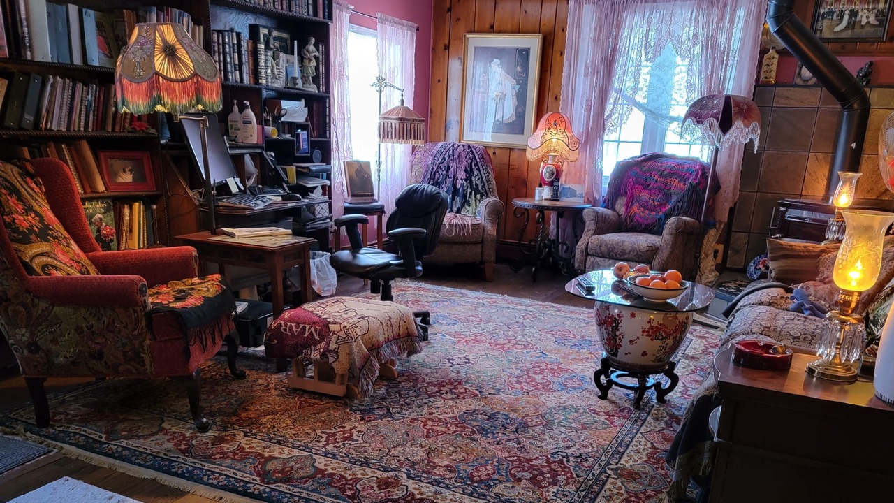 Photo of Livingroom in College