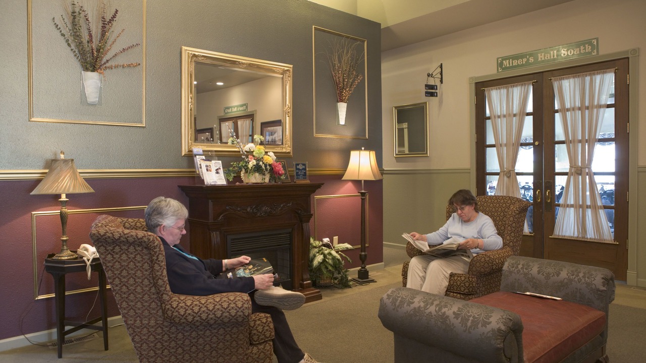 Photo of Livingroom in College