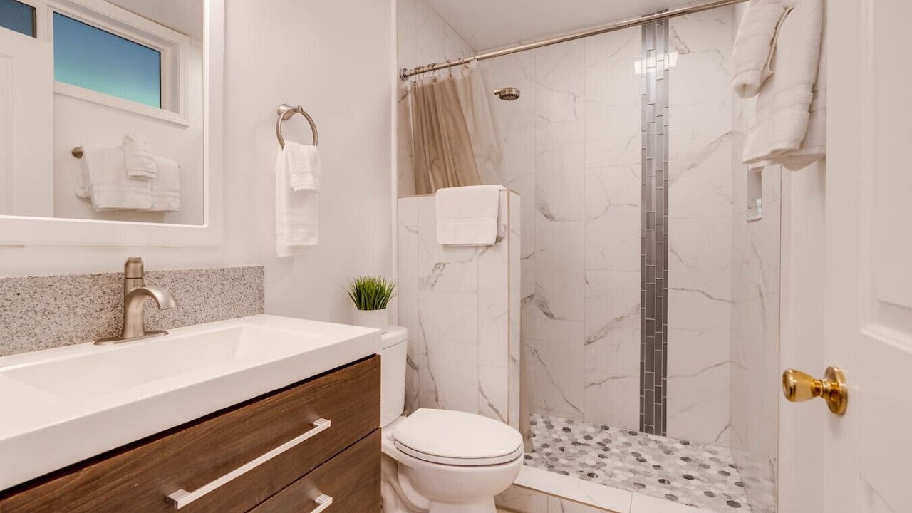 Photo of Bathroom in Wailuku