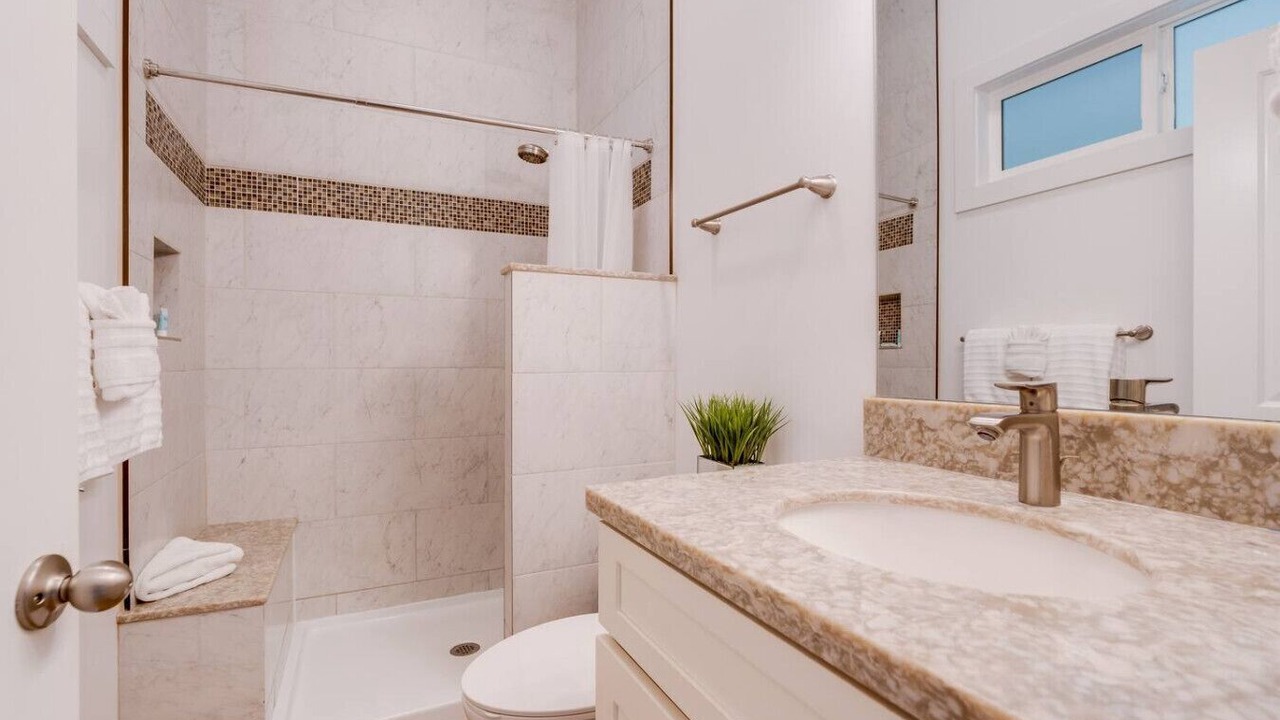 Photo of Bathroom in Wailuku