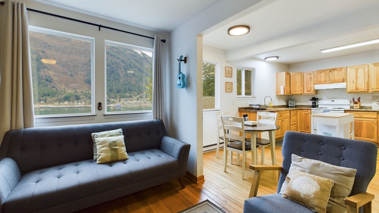 Photo of Livingroom in West Juneau