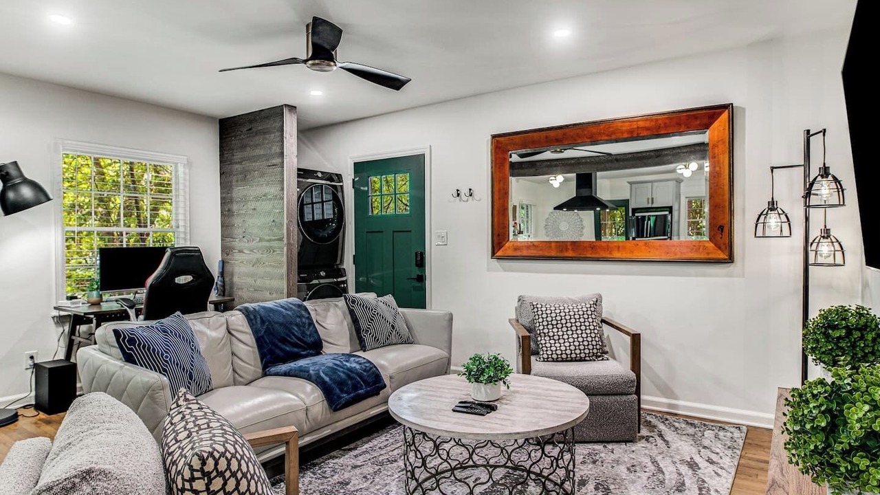 Photo of Livingroom in Piedmont Heights