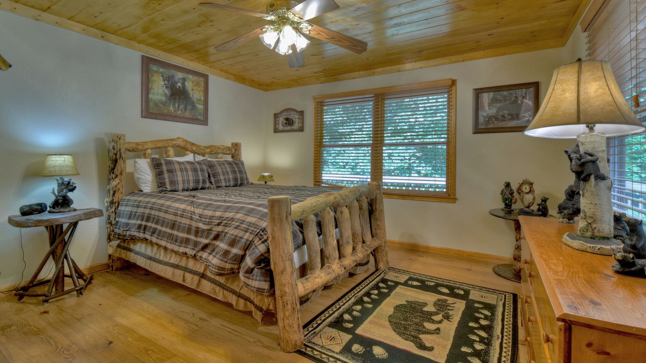 Photo of Bedroom in Walnut Mountain