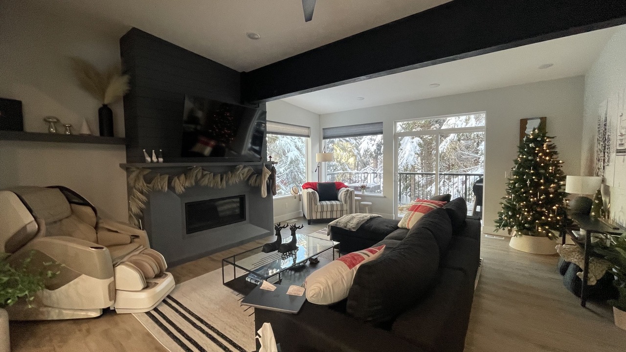 Photo of Livingroom in Girdwood
