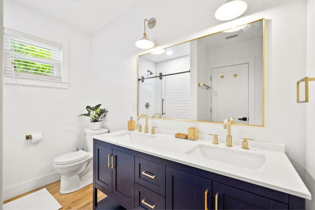 Photo of Bathroom in Tropic