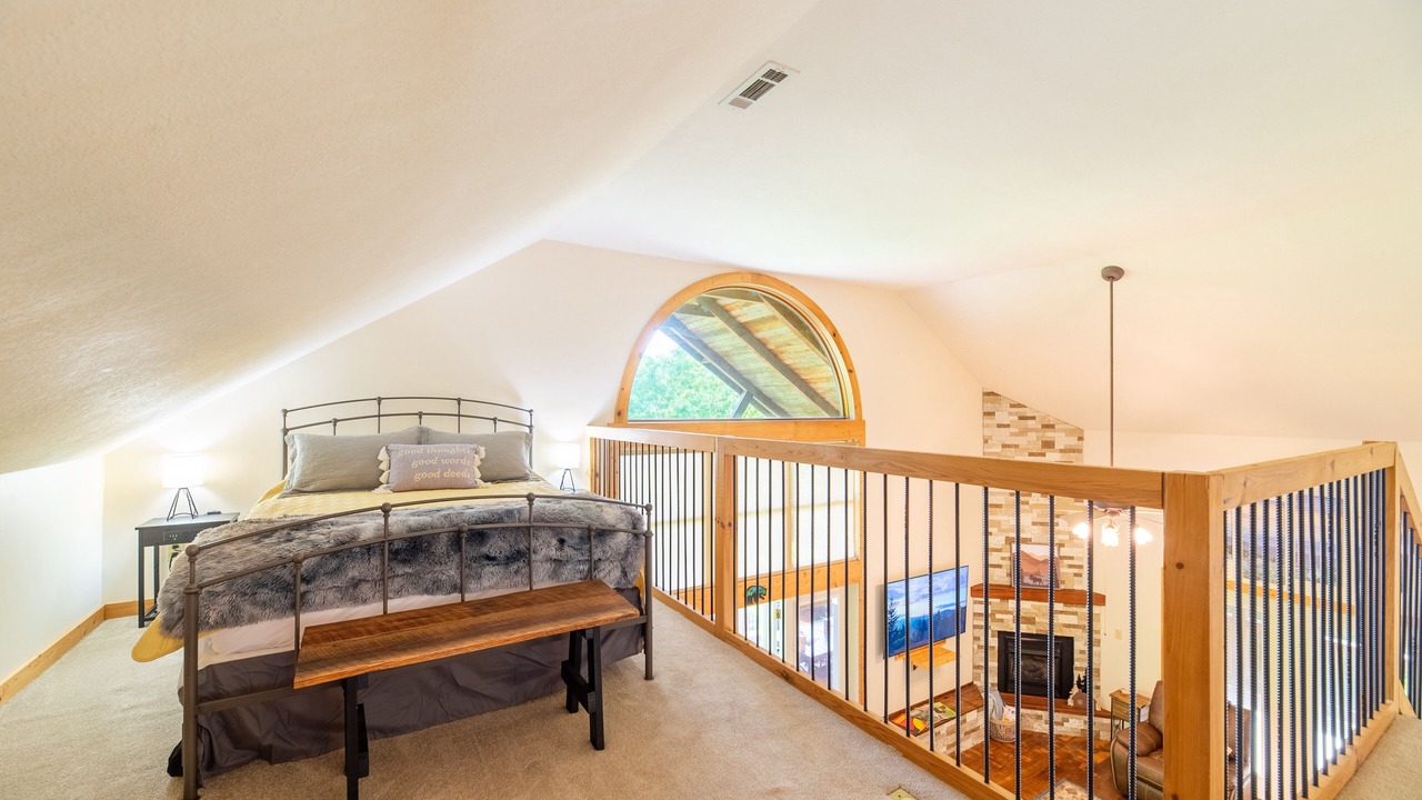 Photo of Bedroom in Wears Valley