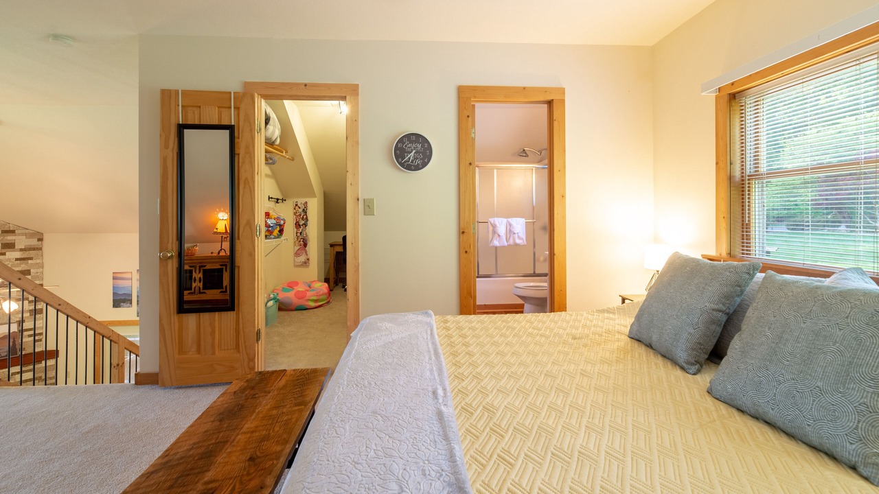 Photo of Bedroom in Wears Valley