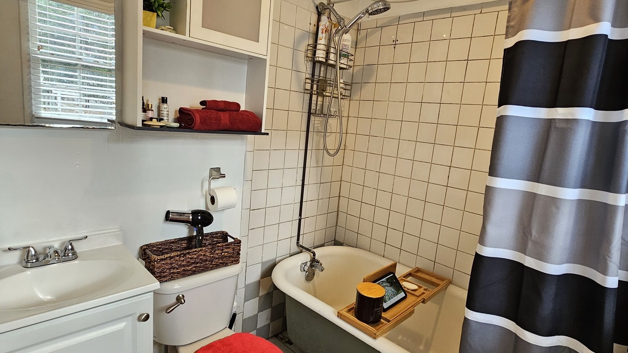 Photo of Bathroom in Cabbagetown