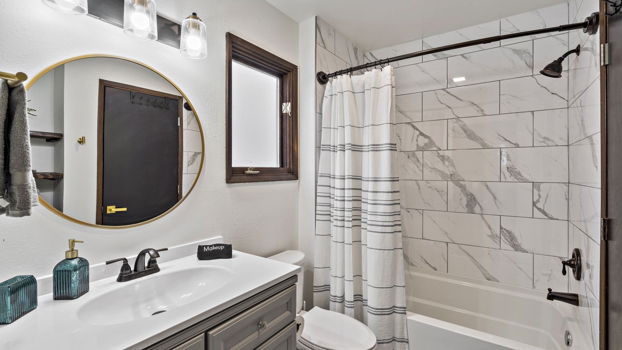 Photo of Bathroom in Bayshore - Klatt