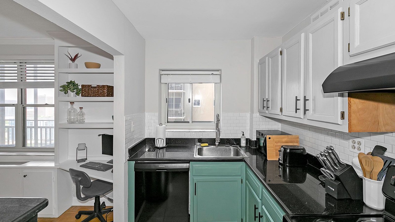 Photo of Kitchen in Peachtree Center