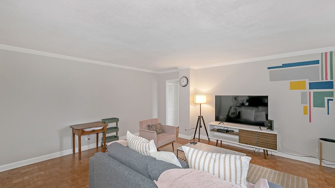 Photo of Livingroom in Peachtree Center