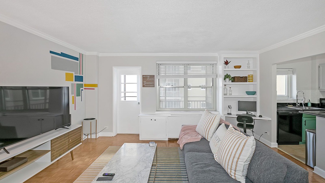 Photo of Livingroom in Peachtree Center