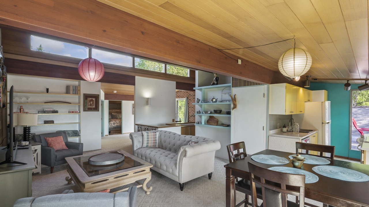 Photo of Livingroom in Fairview