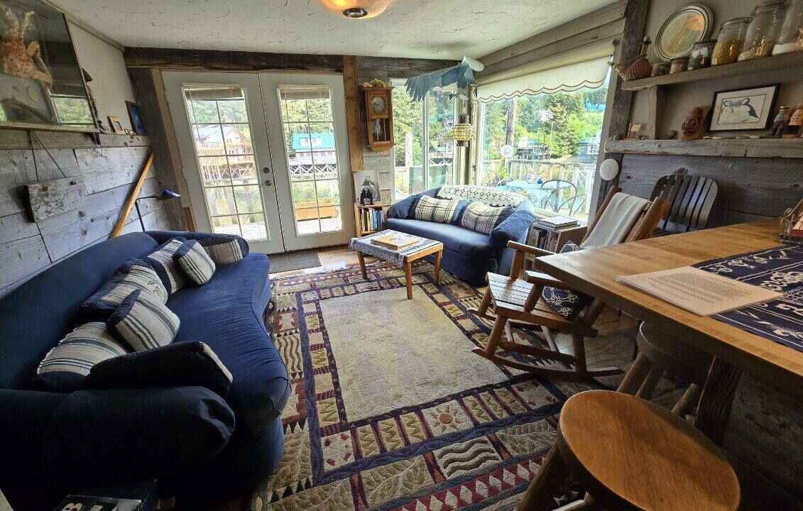 Photo of Livingroom in Seldovia