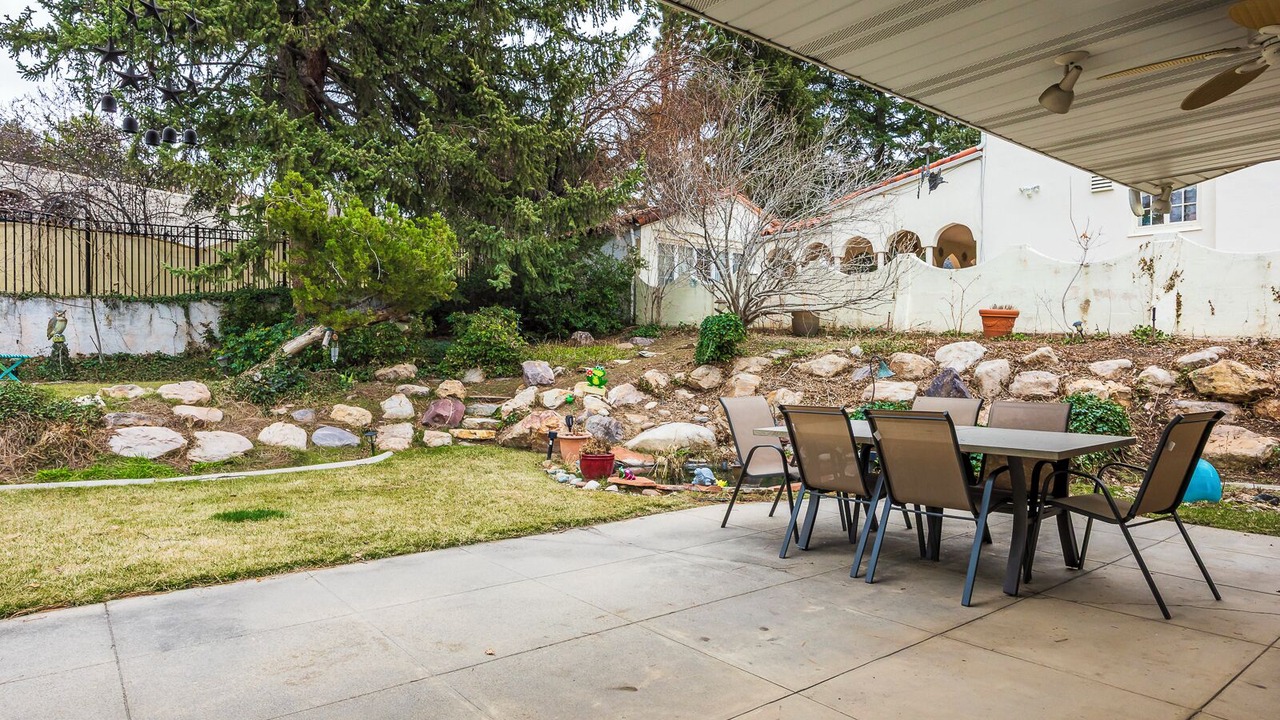 Photo of Outdoor in The Avenues
