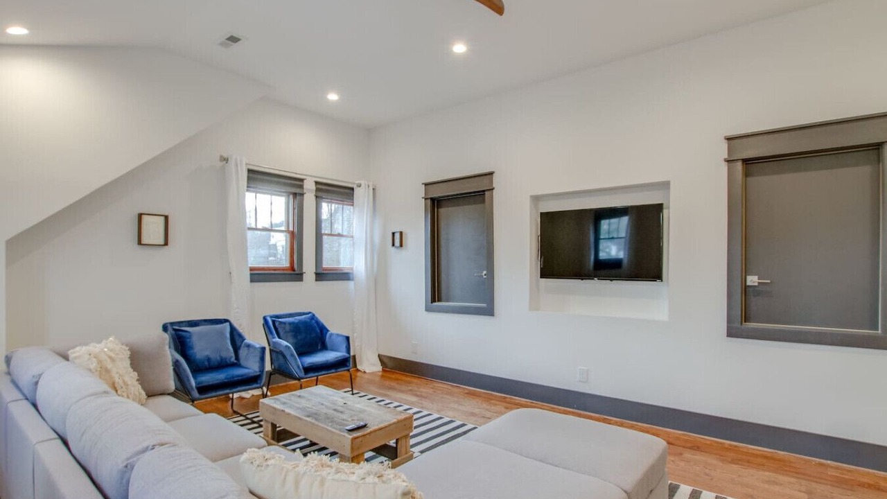 Photo of Livingroom in Shelby Hills