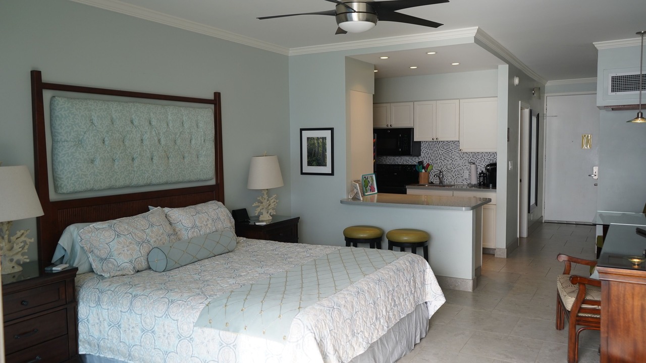 Photo of Bedroom in Historic Lahaina Front Street