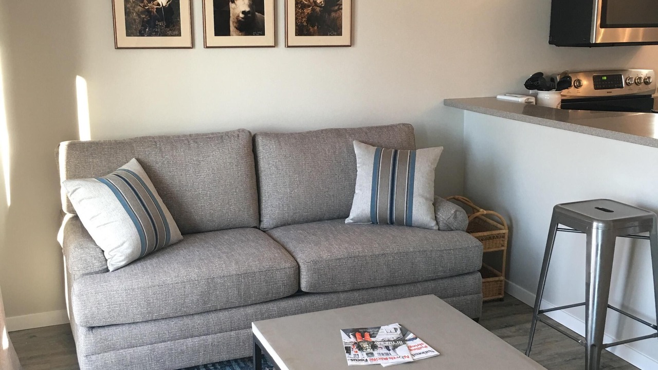 Photo of Livingroom in College
