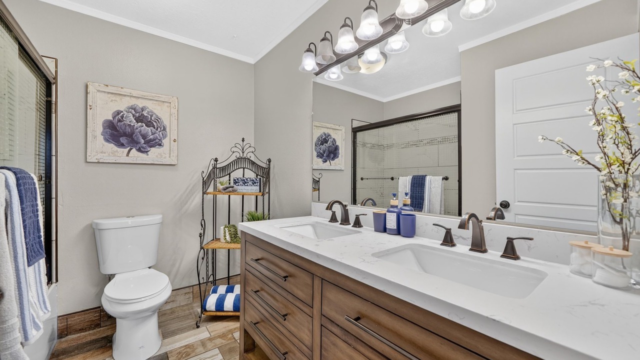 Photo of Bathroom in Sandy