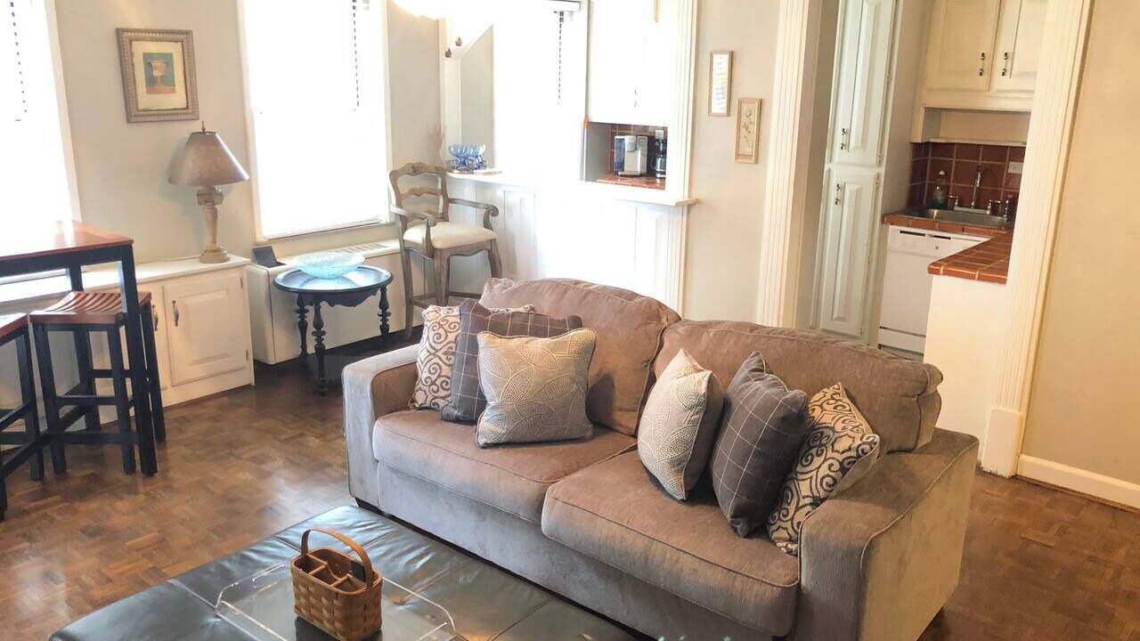 Photo of Livingroom in Peachtree Center