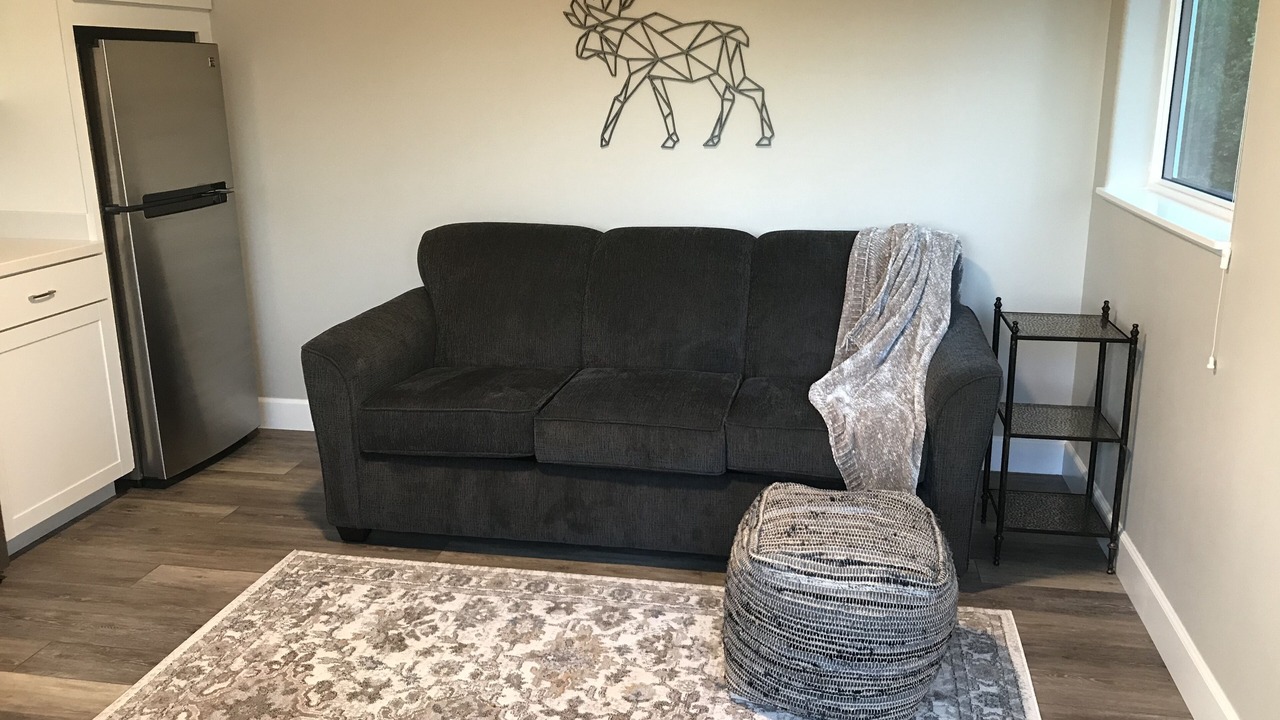 Photo of Livingroom in Mid-Hillside
