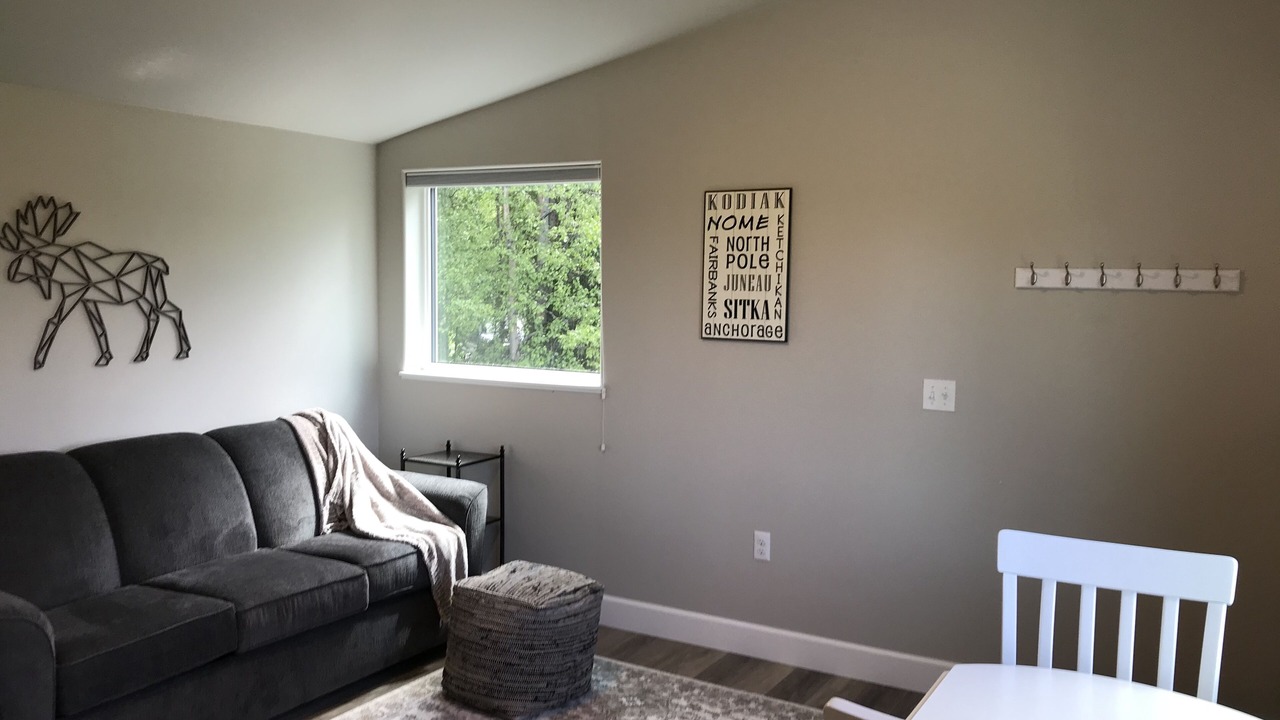 Photo of Livingroom in Mid-Hillside