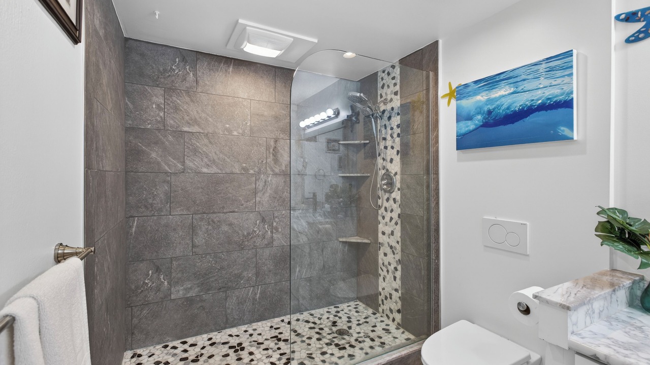 Photo of Bathroom in Historic Lahaina Front Street