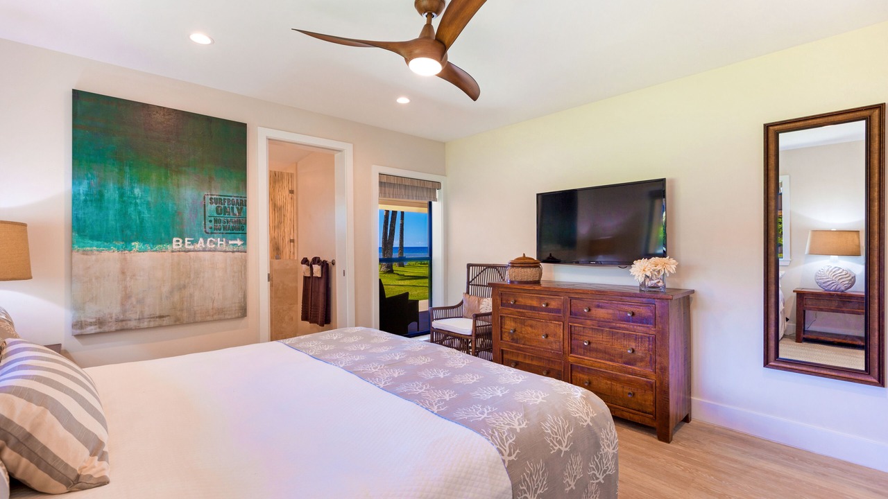 Photo of Bedroom in Historic Lahaina Front Street