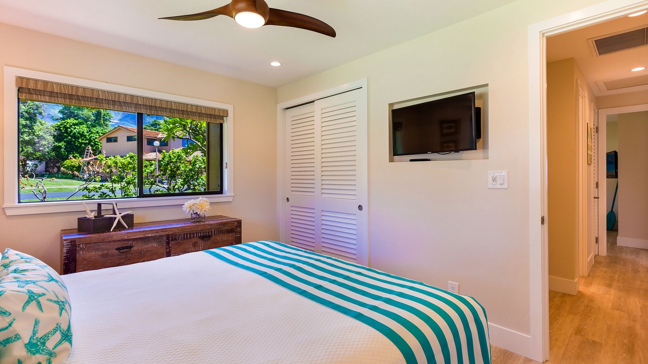 Photo of Bedroom in Historic Lahaina Front Street