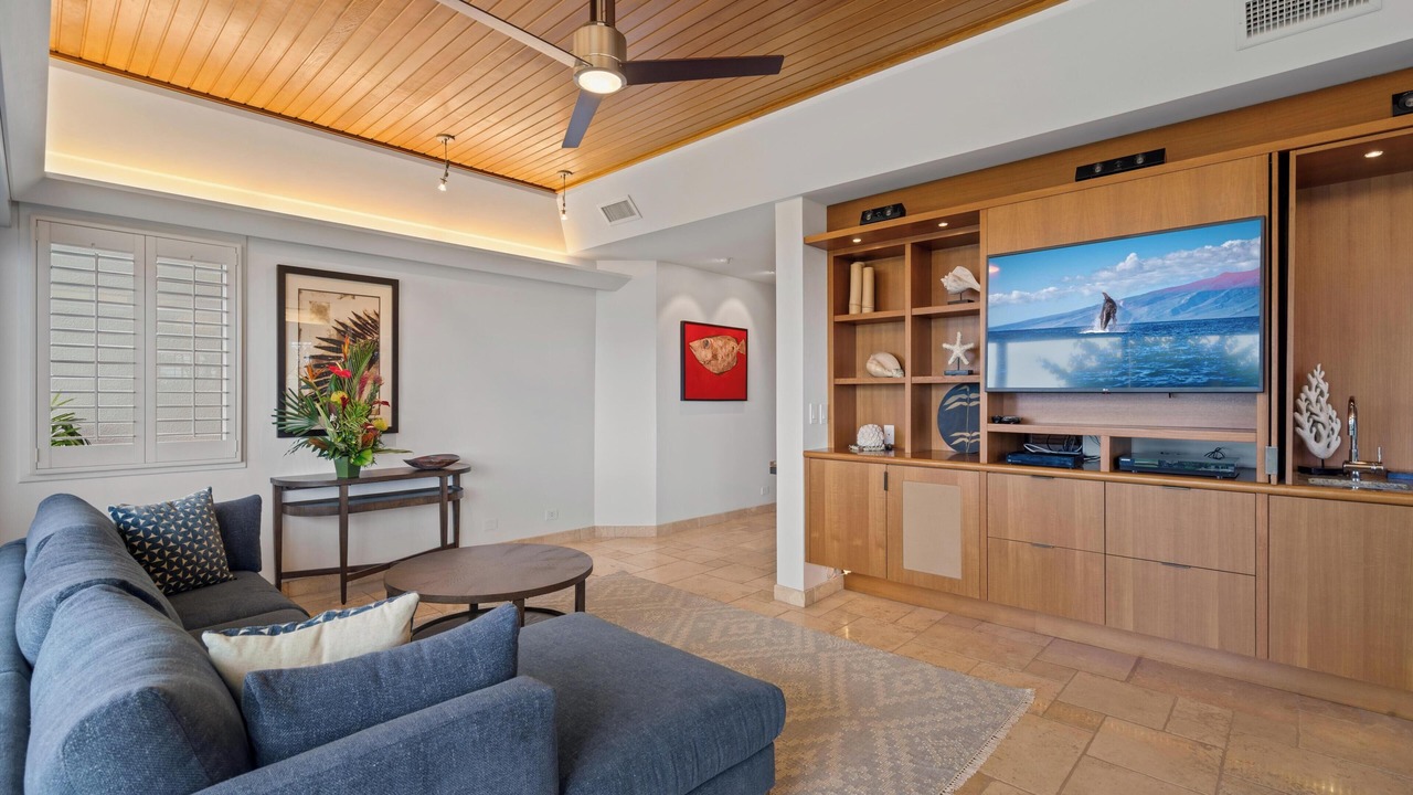 Photo of Livingroom in Historic Lahaina Front Street