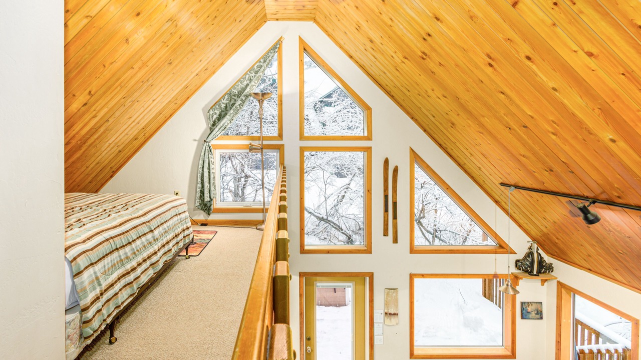 Photo of Bedroom in Alyeska