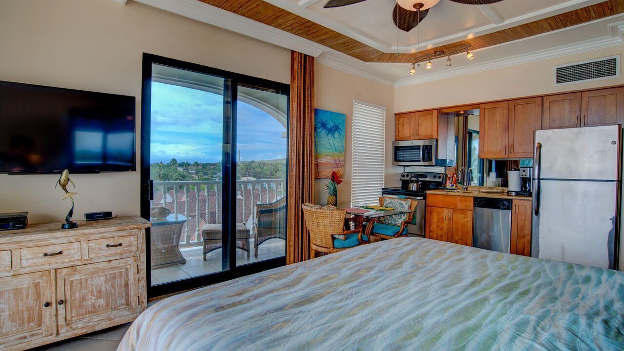 Photo of Bedroom in Historic Lahaina Front Street