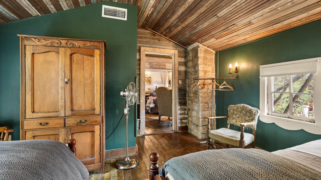Photo of Bedroom in Granbury