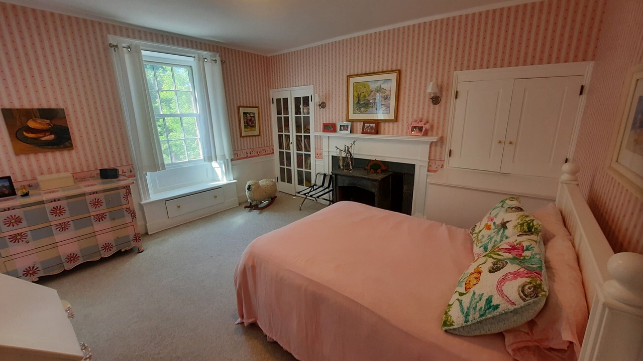 Photo of Bedroom in Salem