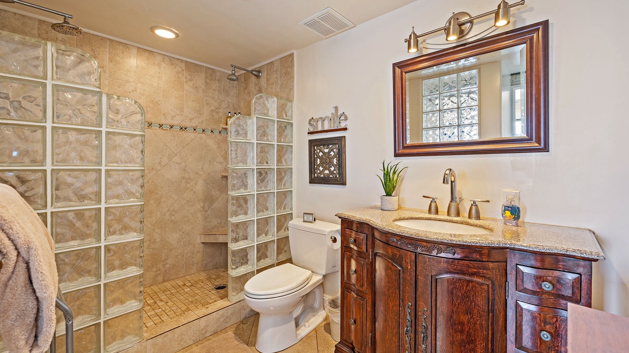 Photo of Bathroom in Maalaea