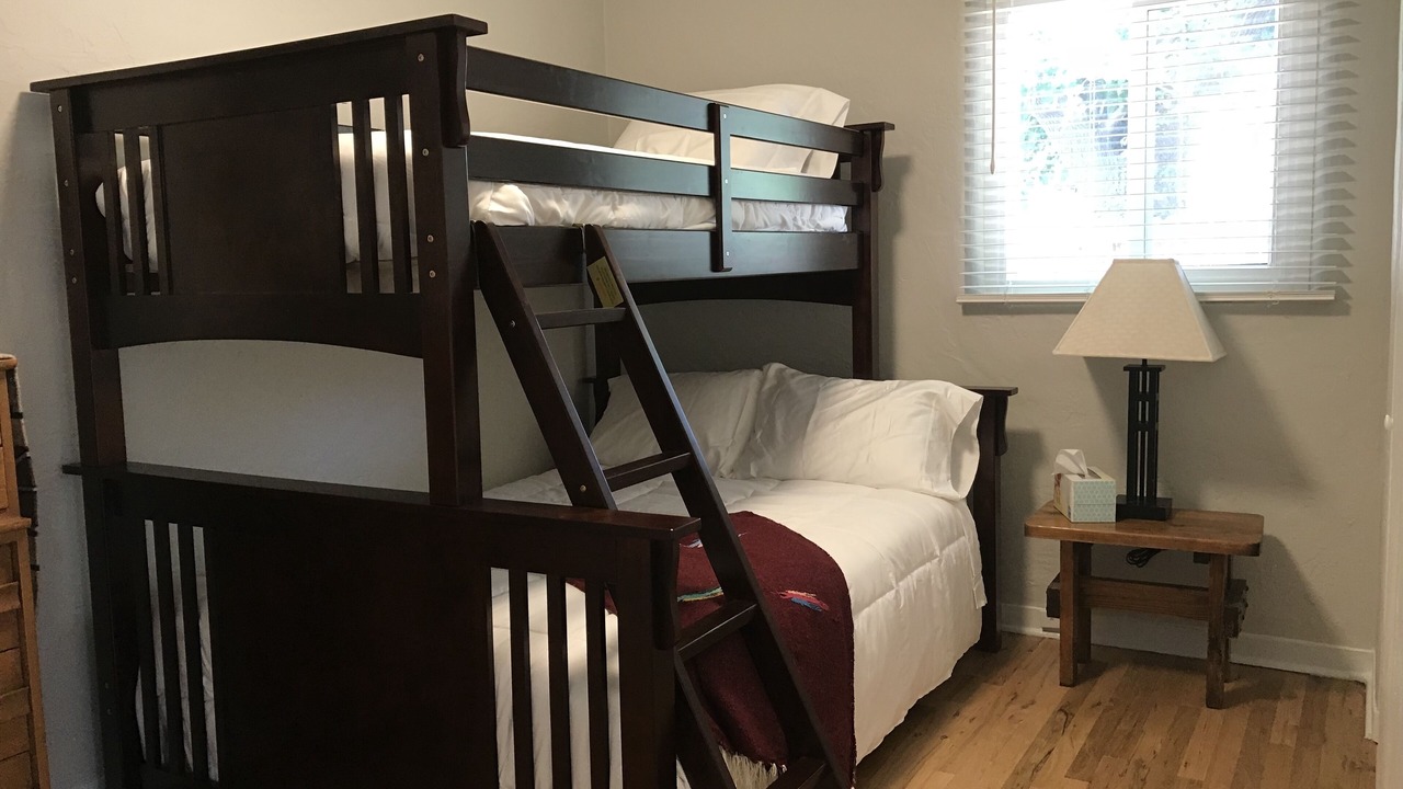 Photo of Bedroom in Alamedan Valley