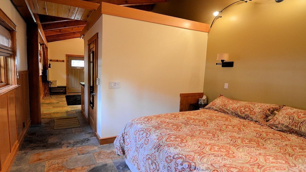 Photo of Bedroom in Alyeska