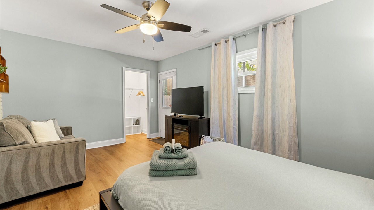 Photo of Bedroom in Candler-McAfee