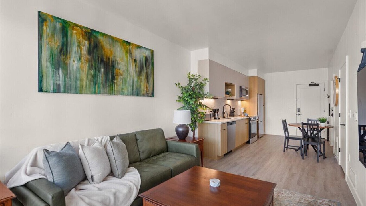 Photo of Bedroom in People's Freeway