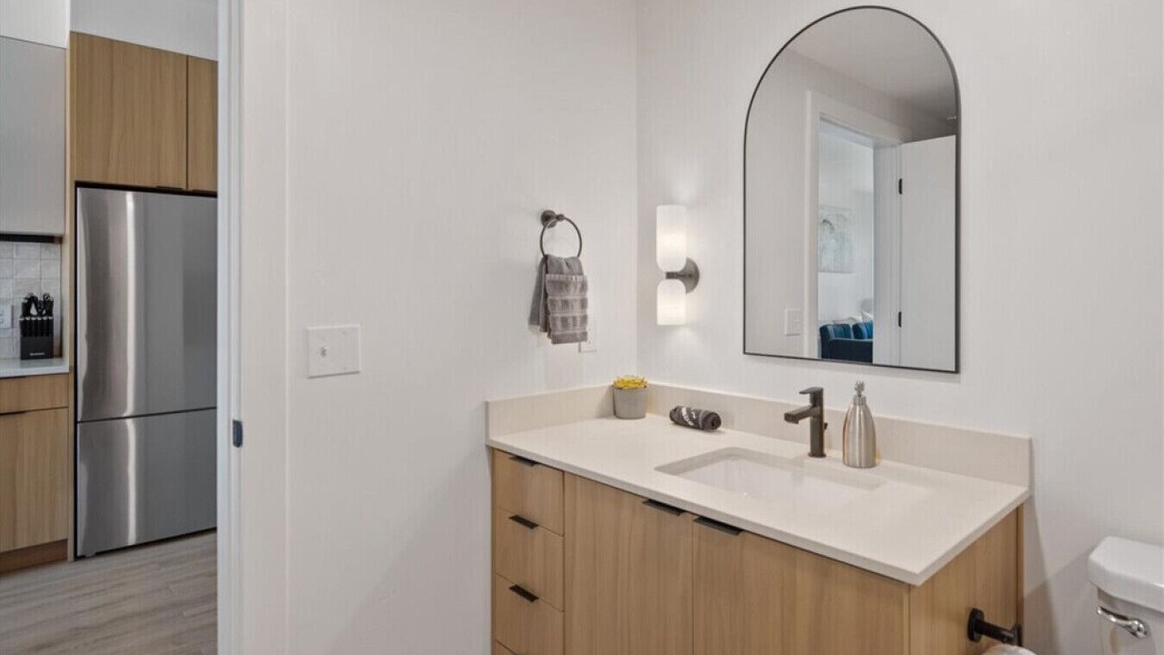 Photo of Bathroom in People's Freeway