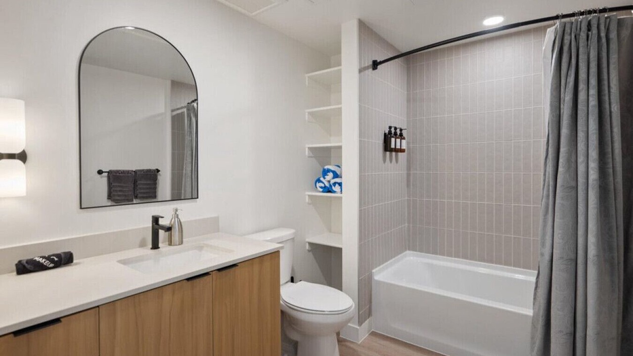 Photo of Bathroom in People's Freeway