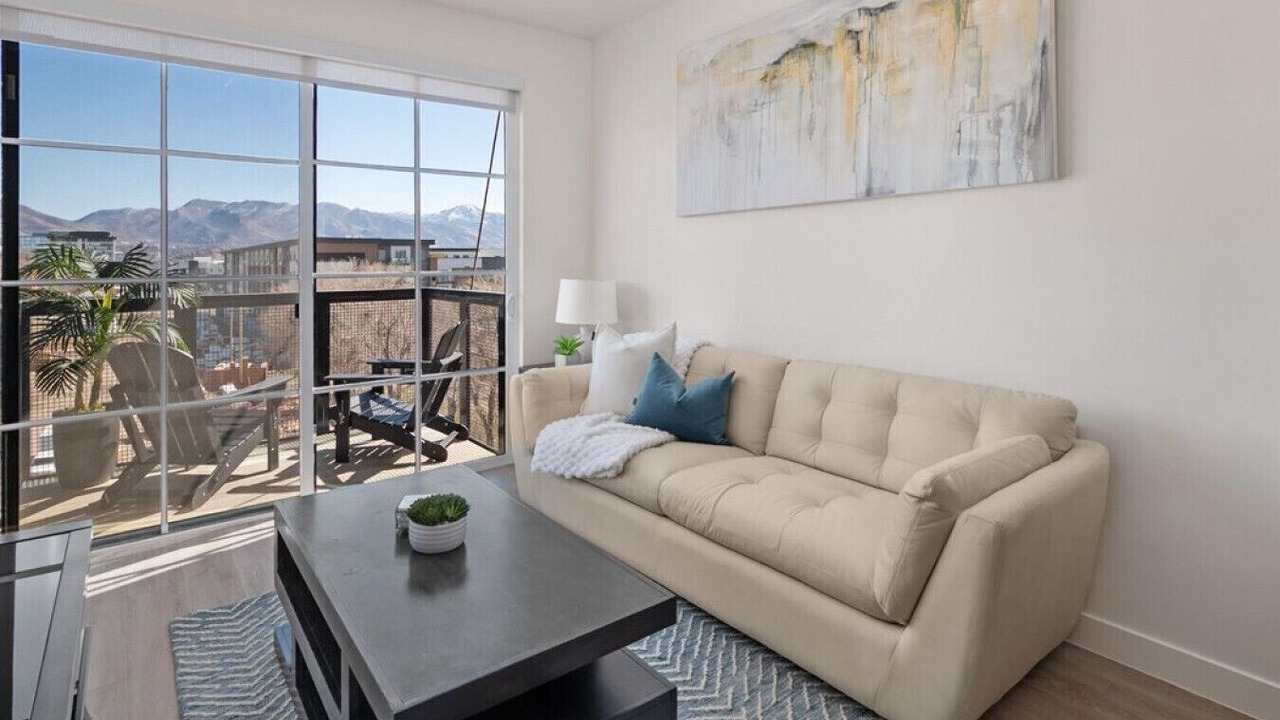 Photo of Bedroom in People's Freeway