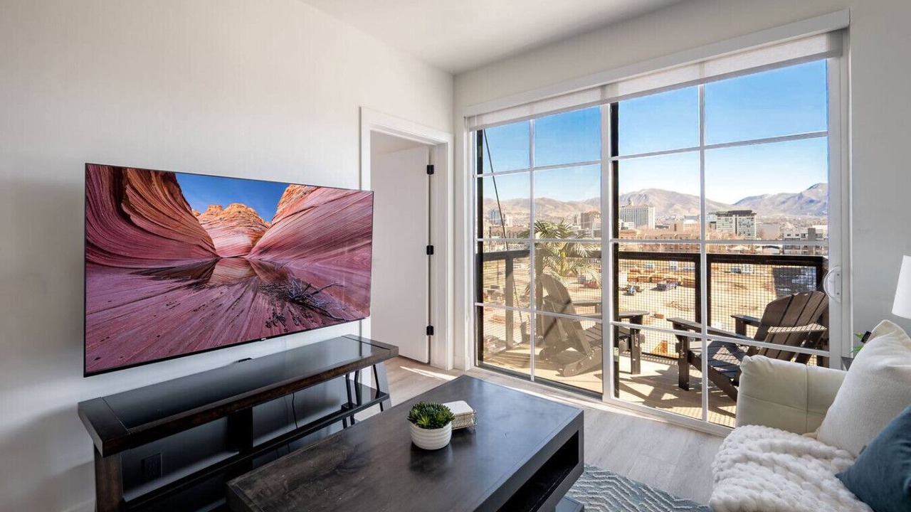 Photo of Bedroom in People's Freeway