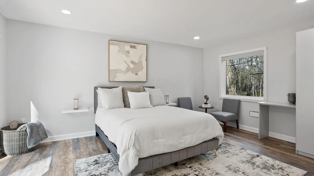 Photo of Bedroom in Randall Mill