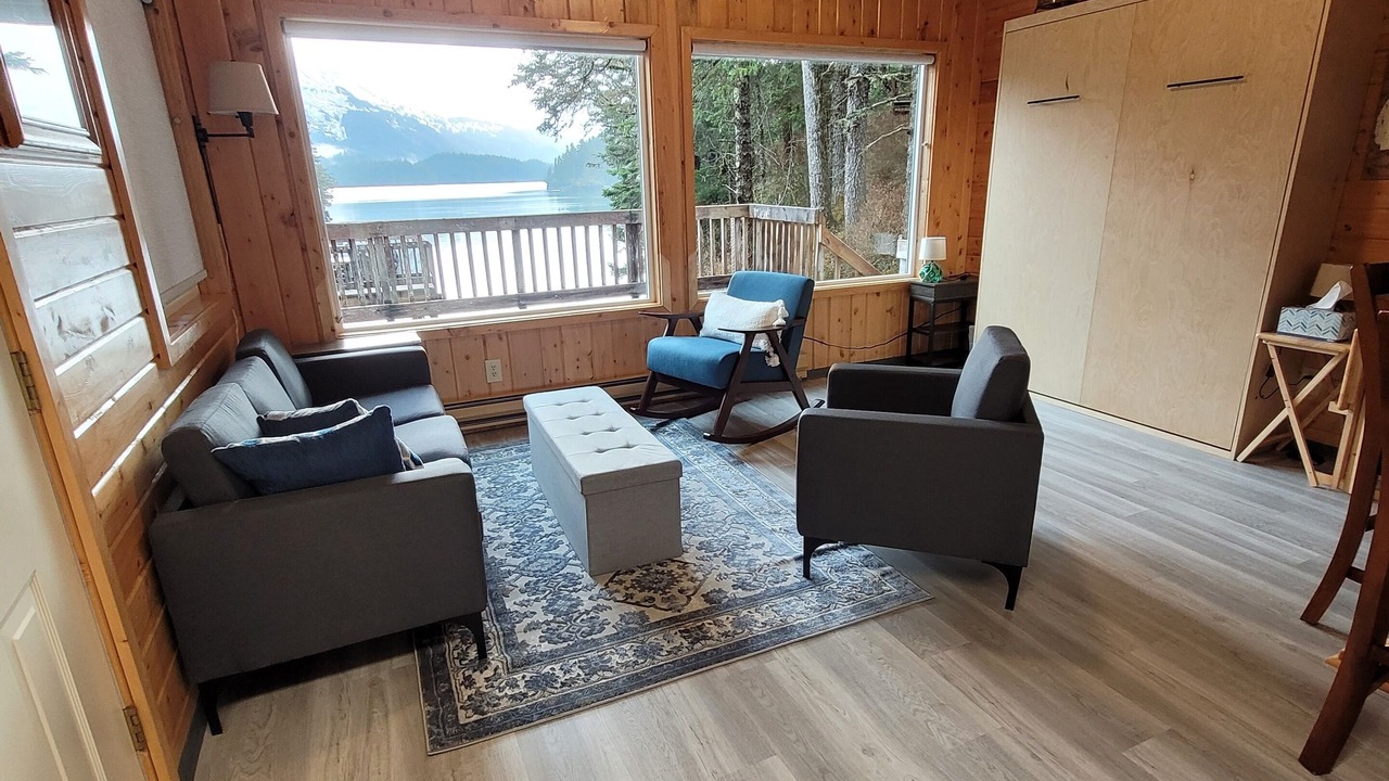 Photo of Livingroom in Homer