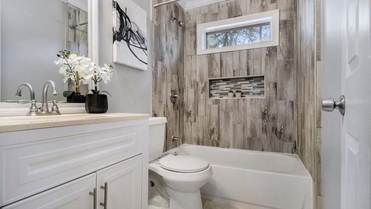 Photo of Bathroom in Belvedere Park