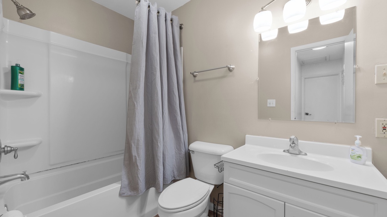 Photo of Bathroom in Summit Station