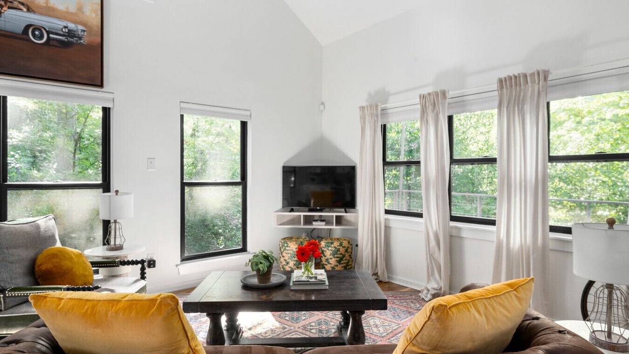Photo of Livingroom in Inman Park