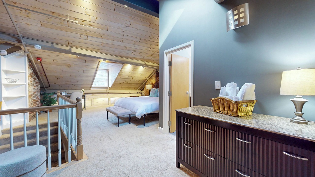 Photo of Bedroom in Government Center