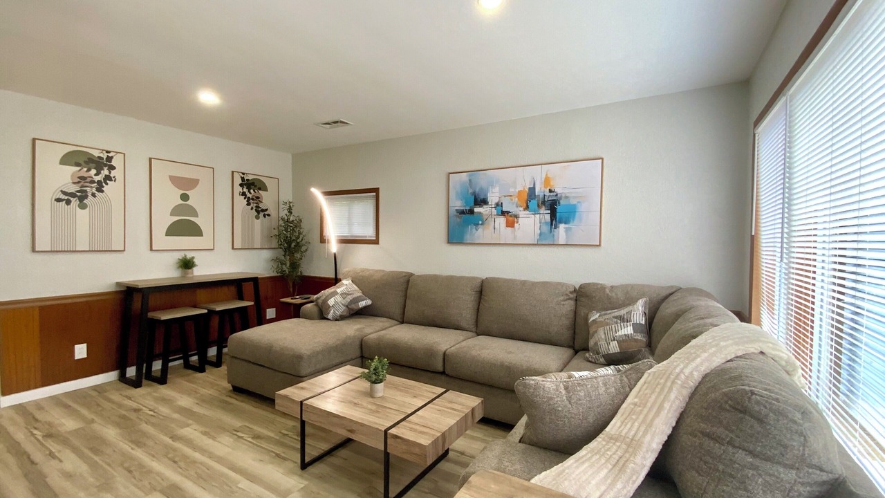 Photo of Livingroom in Eastlake